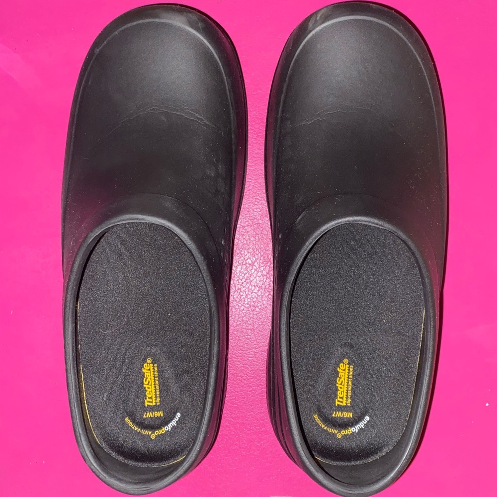 TREDSAFE black clog-like shoes
